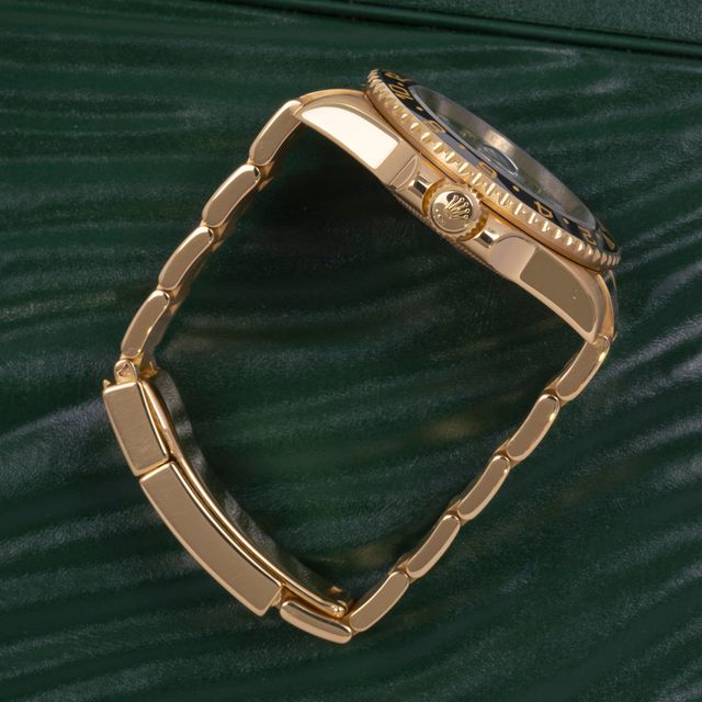 Rolex GMT Master II 116718 LN Image 2